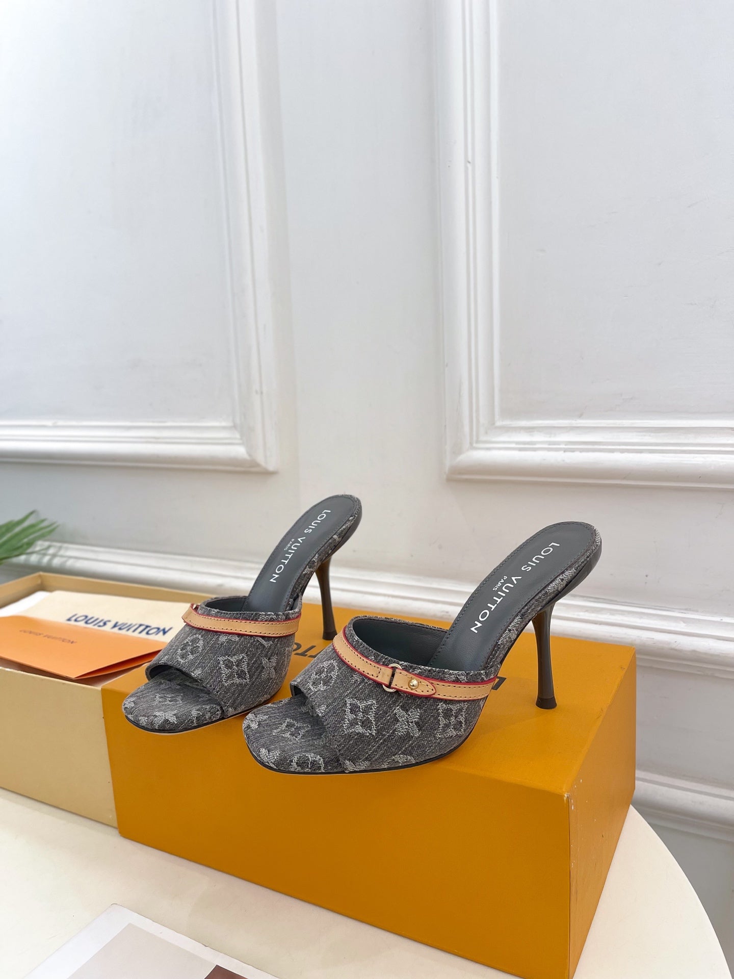 L.V. Kitten Long Heels